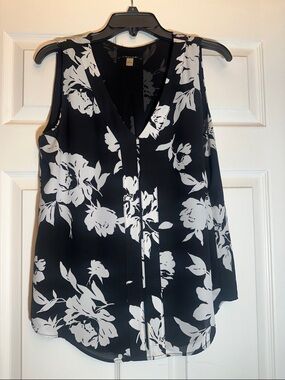 T Tahari Black and White Floral V-Neck Tank